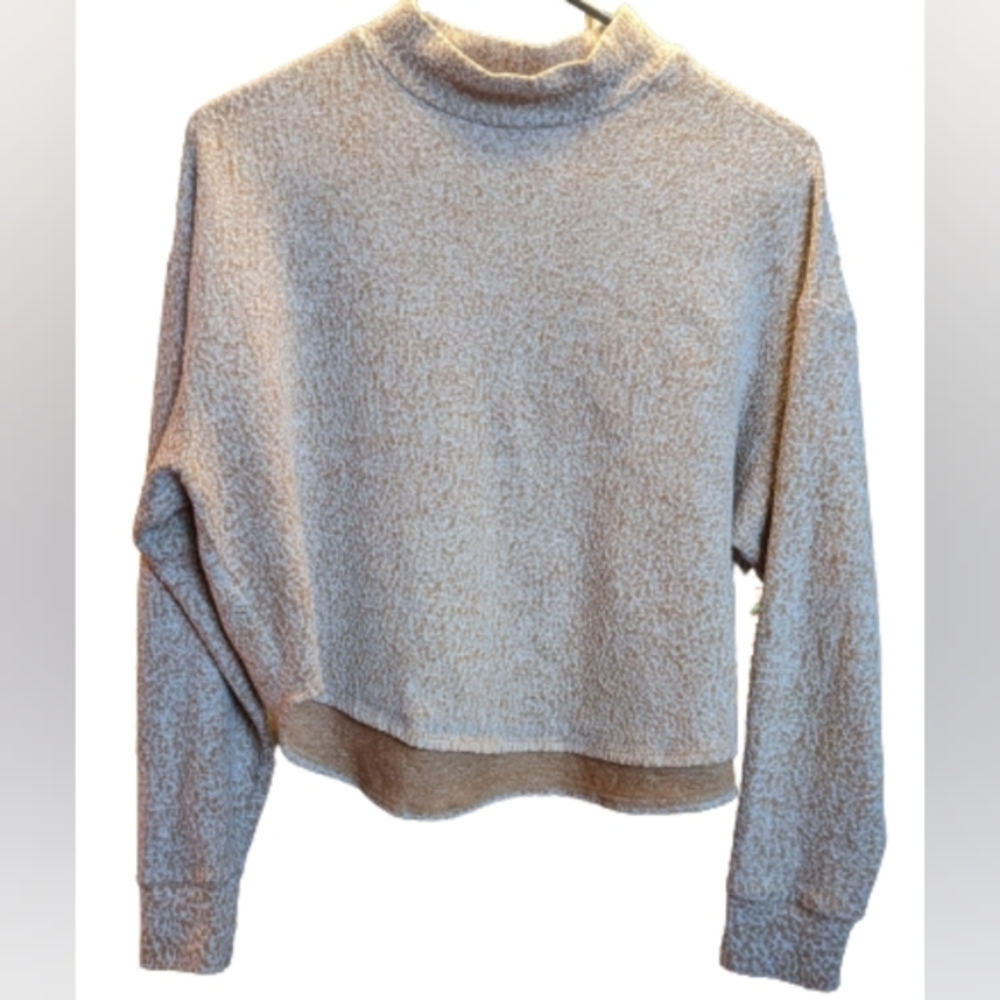 EUC Socialite mock turtleneck waist length pullover textured beige white sweater